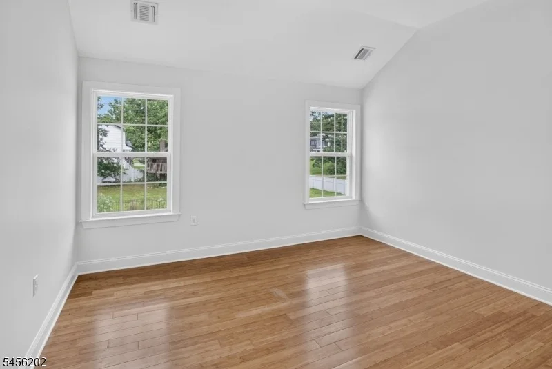 Photo of 893 Lakehurst Ave