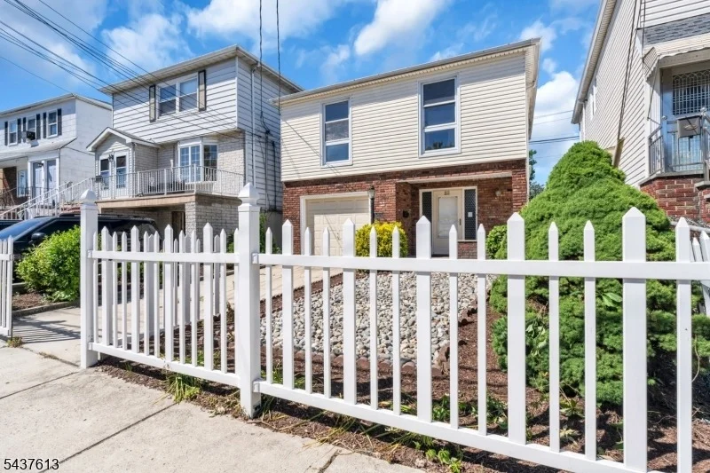 Photo of 23 Colonial Dr