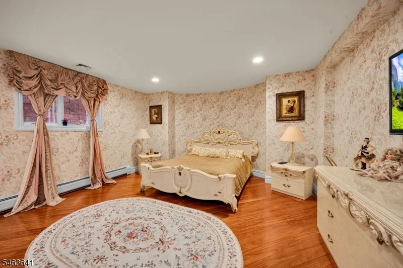 Photo of 1088 Dearborn Rd