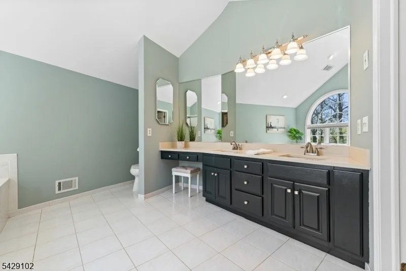 Photo of 16 Yorkshire Dr