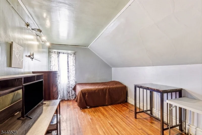 Photo of 569 Berkeley Ave