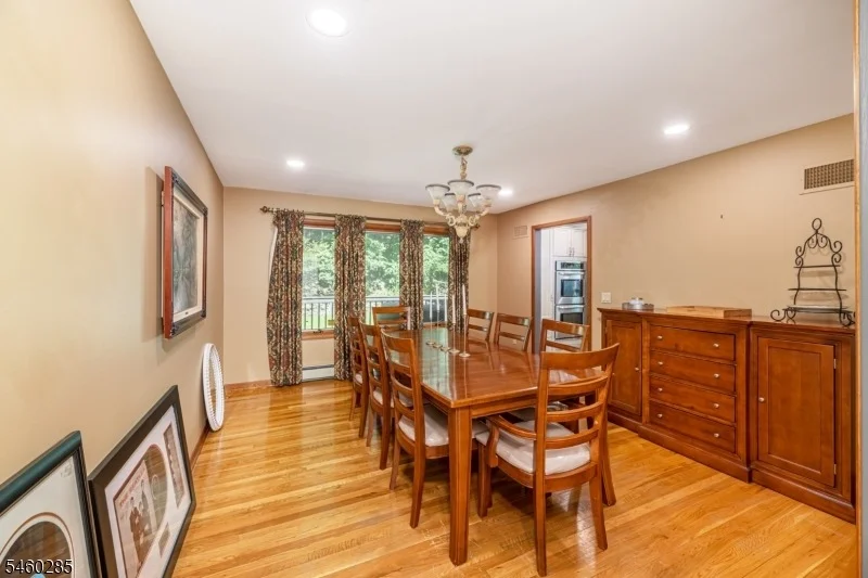 Photo of 33 Radcliffe Dr