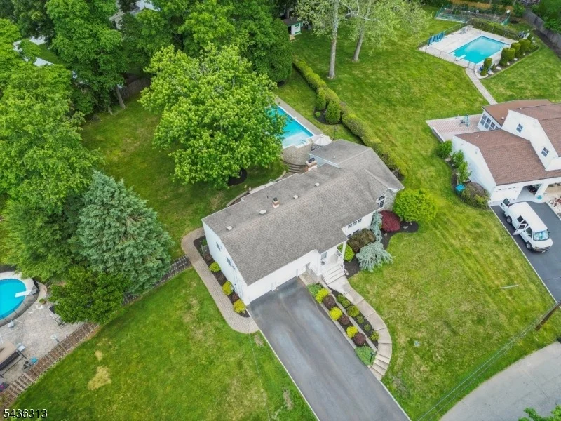 Photo of 18 Mary Ellen Dr