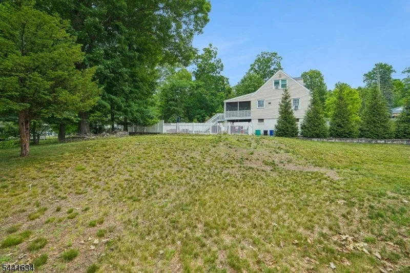 Photo of 72 Lake Dr East