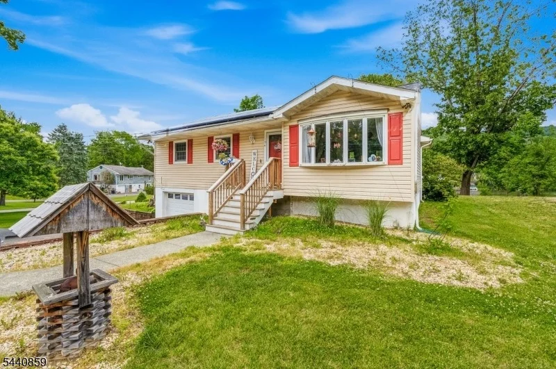 Photo of 194 Decker Pond Rd
