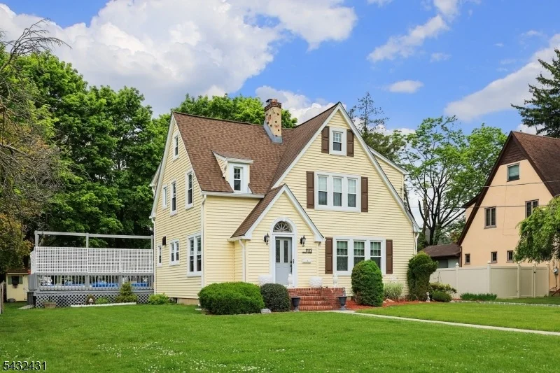 Photo of 1115 Central Ave