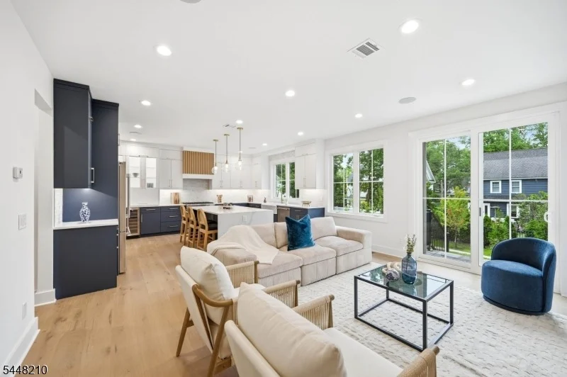 Photo of 936 Beverly Dr