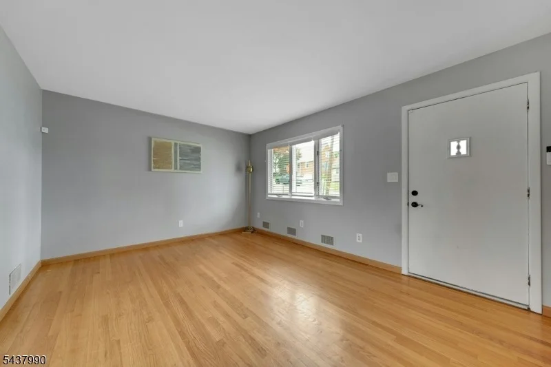 Photo of 451 Chestnut St