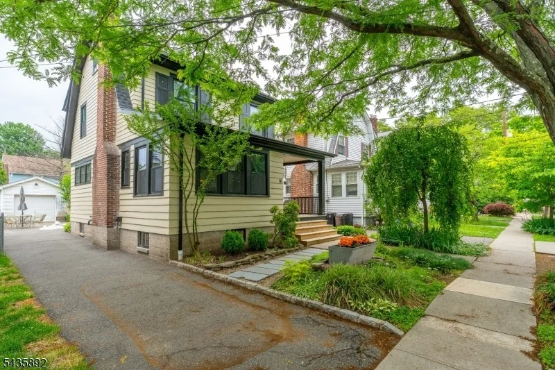 Photo of 16 Coolidge Ave