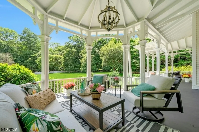 Photo of 42 Llewellyn Rd