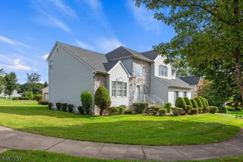 Photo of 4 Hawthorn Dr
