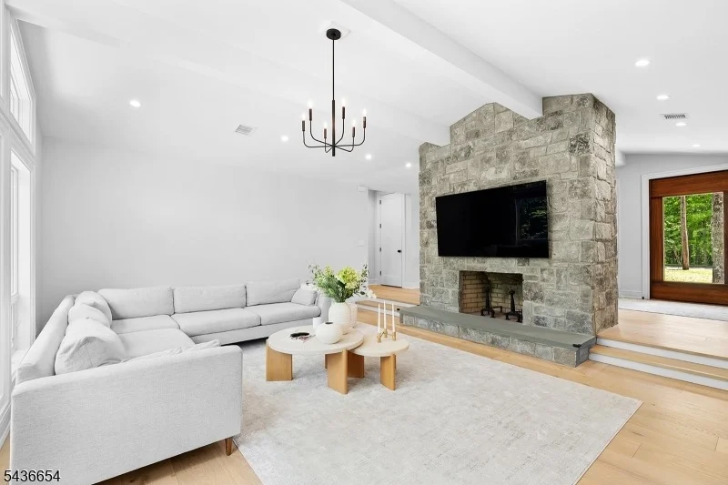 Photo of 9 Hilltop Rd