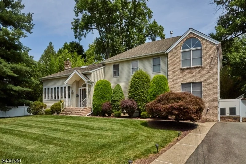 Photo of 2 Cayuga Trl