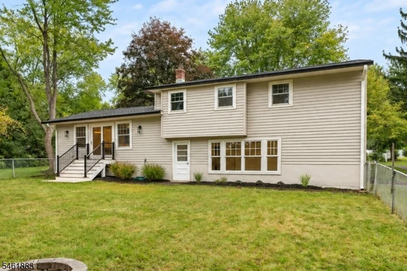 Photo of 157 Circle Dr