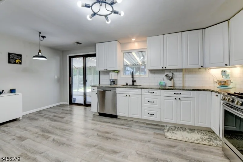 Photo of 2758 Larchmont Rd