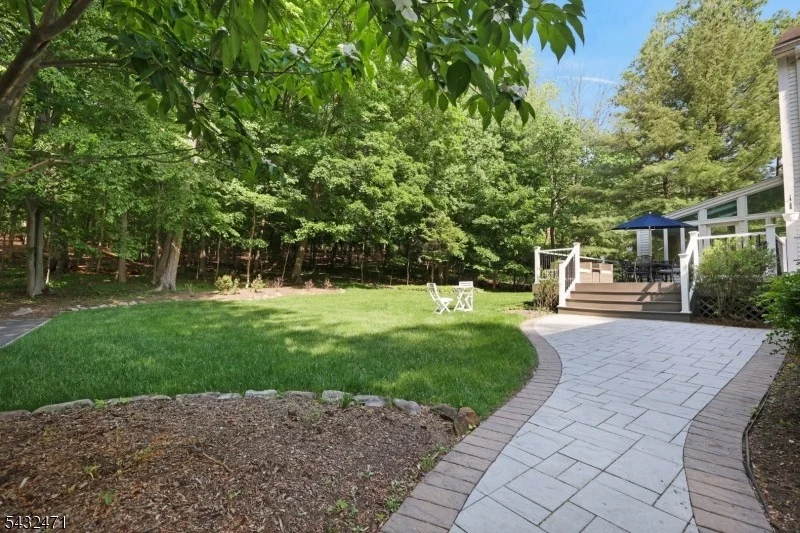 Photo of 7 Pontiac Dr