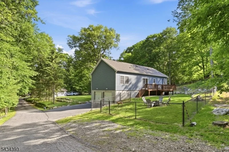 Photo of 461 Westbrook Rd