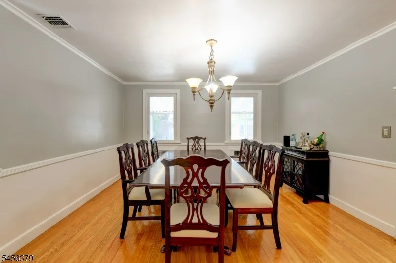 Photo of 2758 Larchmont Rd
