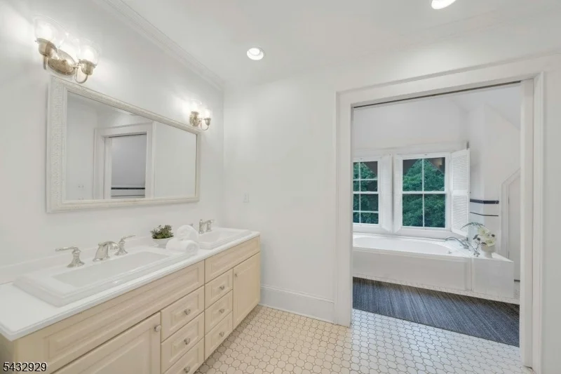 Photo of 42 Llewellyn Rd