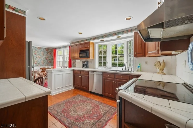 Photo of 638 Mountain Ave
