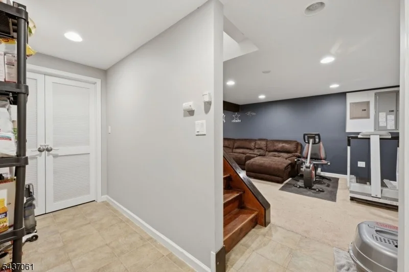 Photo of 16 Windsor Dr