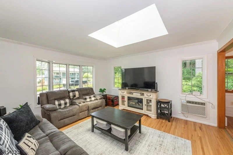 Photo of 42 Scenic Dr