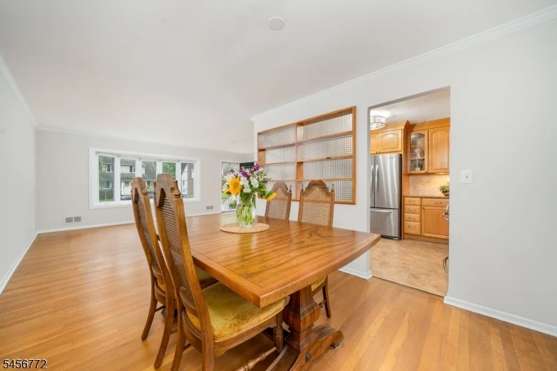 Photo of 43 Roosevelt Ave