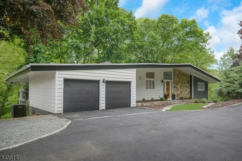 Photo of 29 Skyline Dr