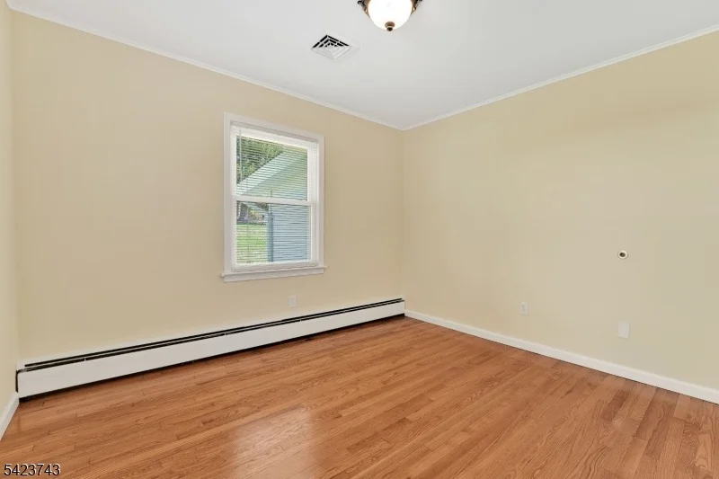 Photo of 16 Lingert Ave