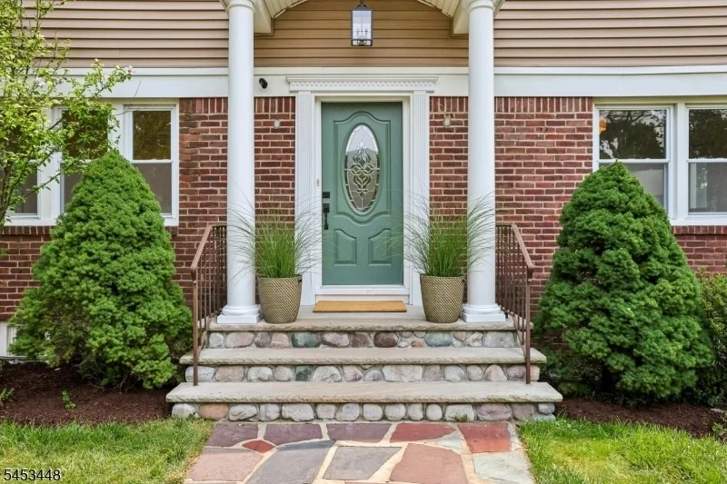 Photo of 650 Ridgewood Rd