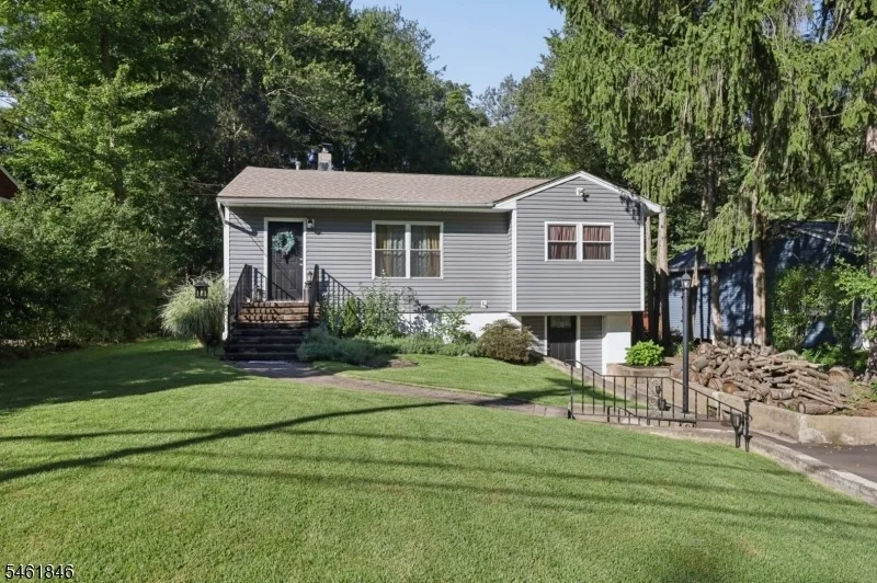 Photo of 341 Skyline Dr