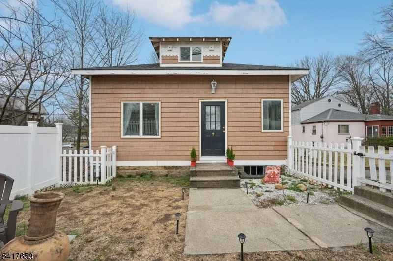 Photo of 1492 Alps Rd