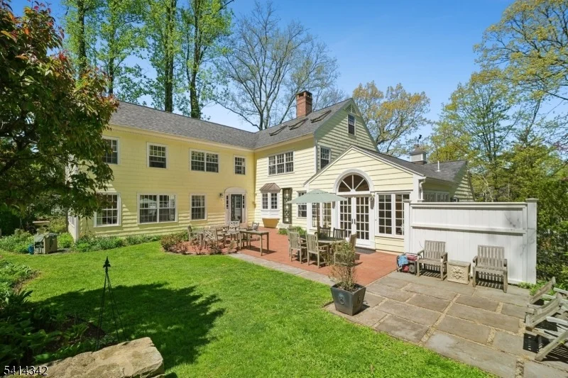 Photo of 638 Mountain Ave