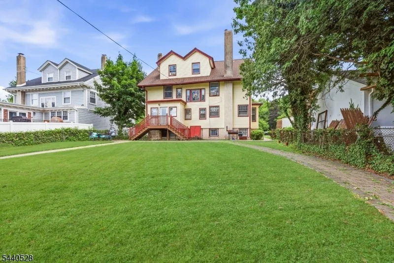 Photo of 569 Berkeley Ave