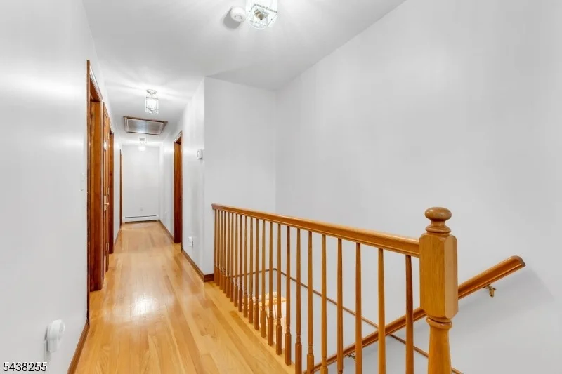 Photo of 465 Ellen St