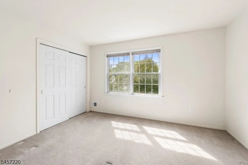 Photo of 4 Hawthorn Dr