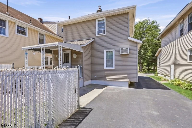 Photo of 332 Riverside Ave