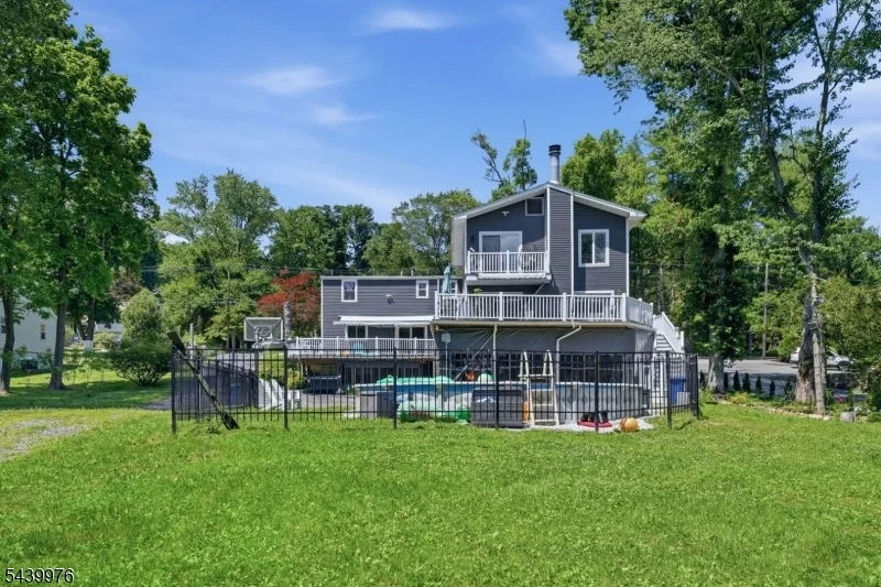 Photo of 190 Pine Brook Rd