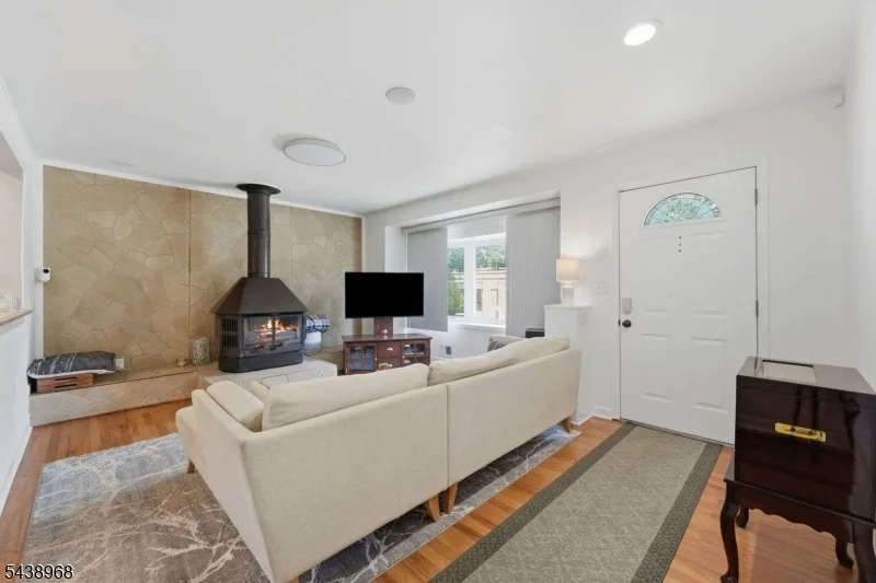 Photo of 1265 North Ave