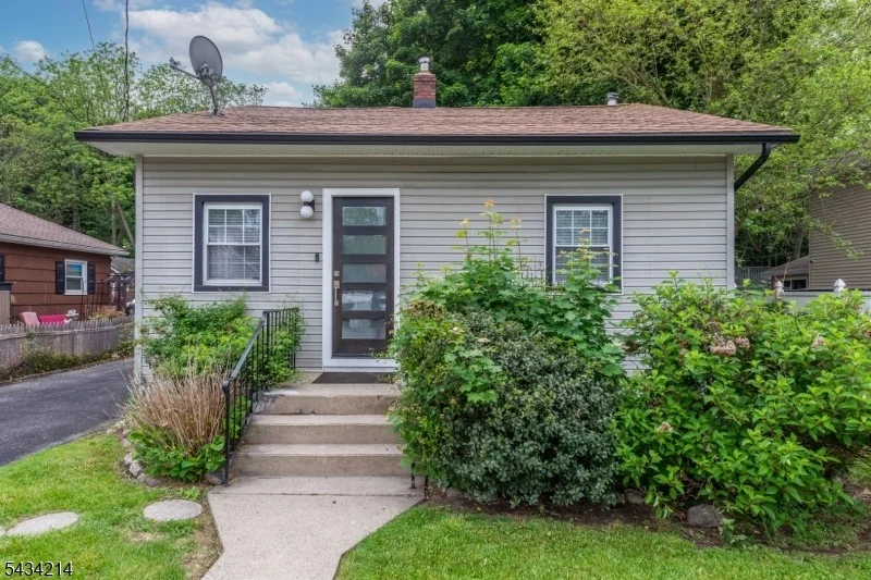 Photo of 345 Rutherford Ave