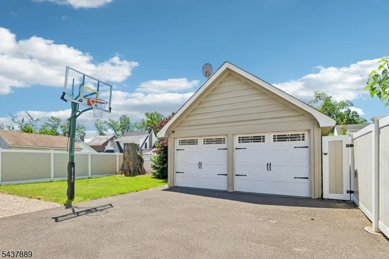 Photo of 1032 Kipling Rd