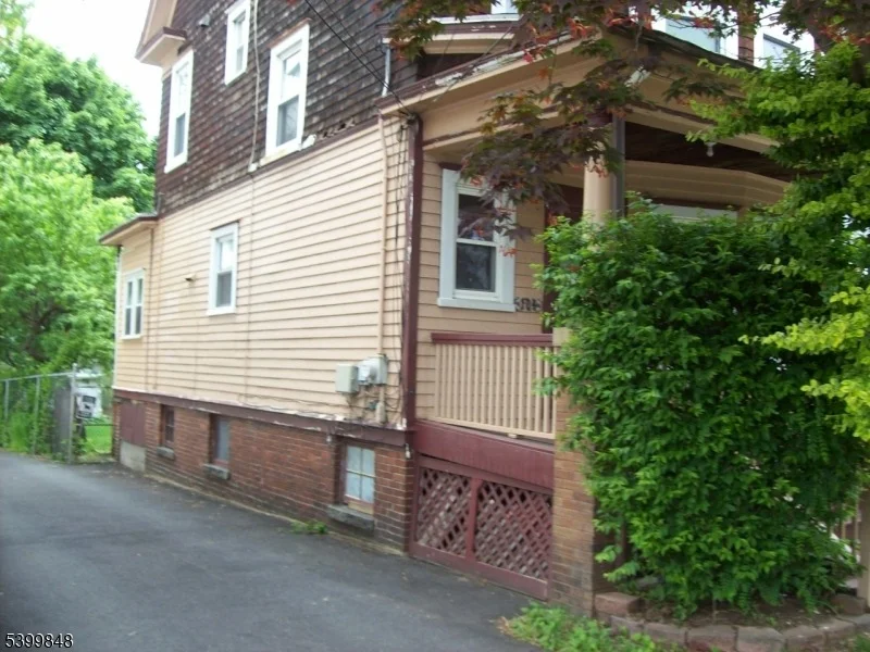 Photo of 104 Riggs Pl