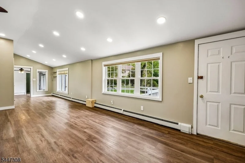 Photo of 8 Summit Rd
