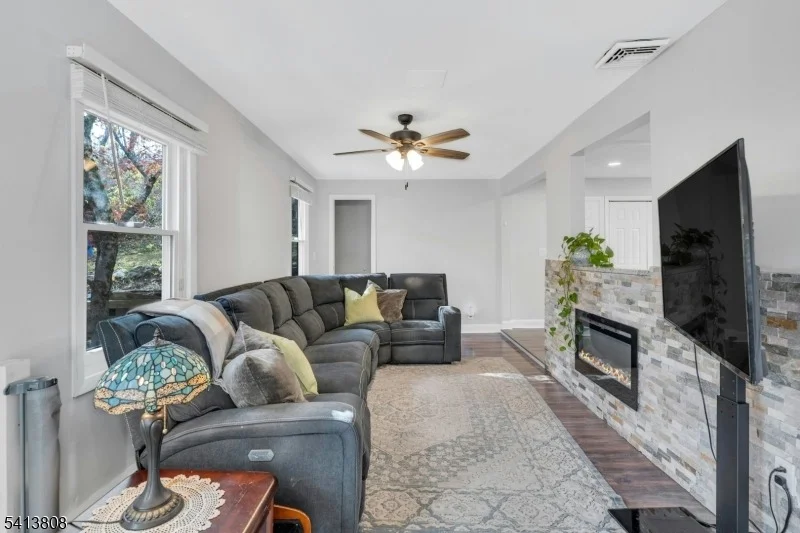 Photo of 39 Delaware Rd
