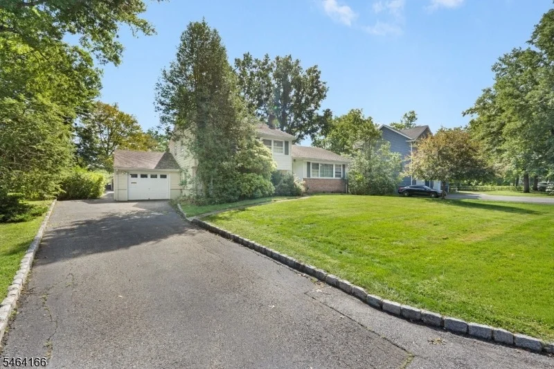 Photo of 4 Pierson Ln