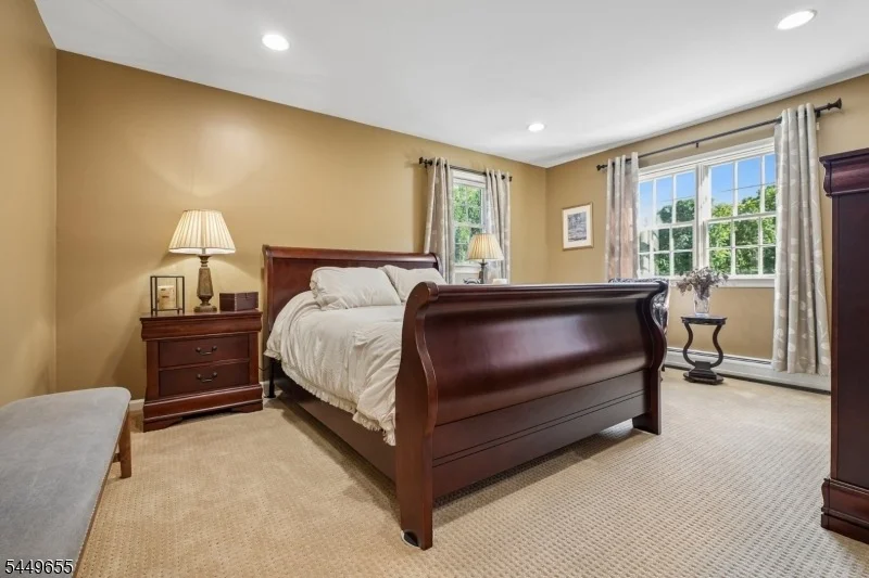 Photo of 9 Pitcairn Dr