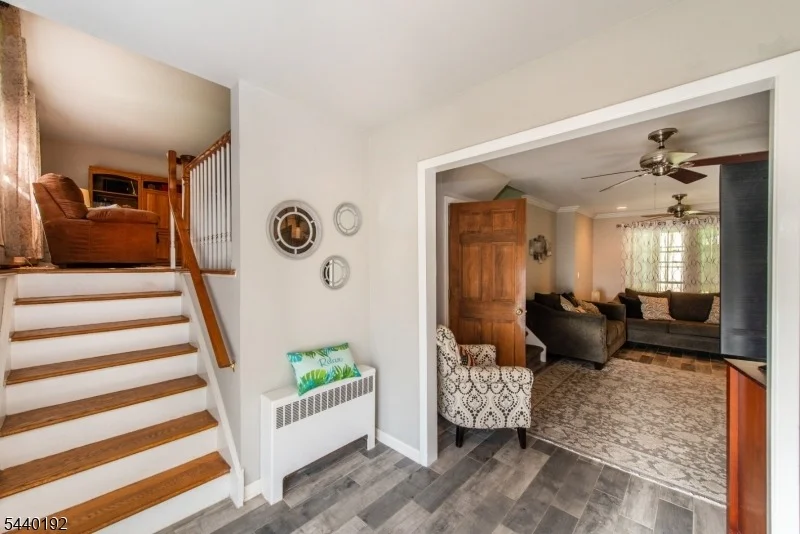 Photo of 27 Dewey Dr
