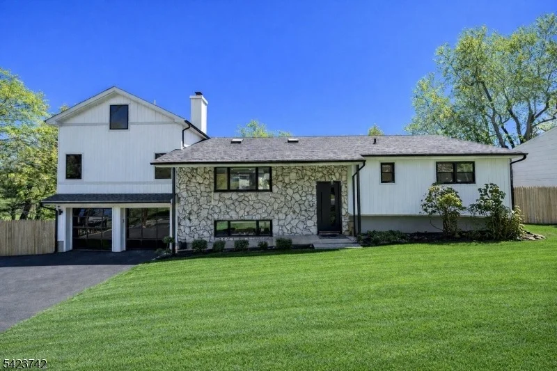 Photo of 8 Rand Dr