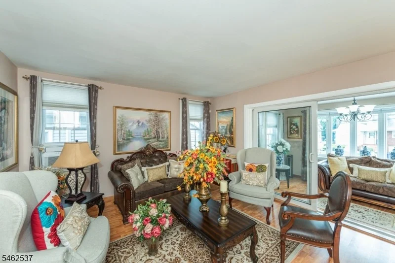 Photo of 359 Pennington Ave