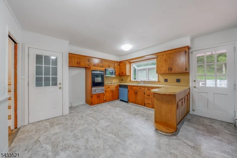 Photo of 638 River Rd